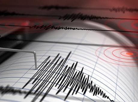 Endonezya'da 5.7 büyüklüğünde deprem: Can kaybı bildirilmedi