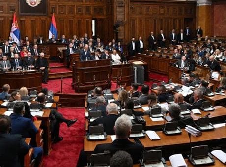 Sırbistan'da siyasi deprem: Vucic parlamentoyu feshetti, erken seçim tarihini açıkladı