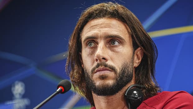Roma'nın İspanyol stoperi Hermoso'dan Fenerbahçe maçı öncesi net mesaj: '3 puan için mükemmel oynamalıyız'