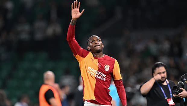Sporting taraftarlarından Leao'ya soğuk duş! Altyapı yetiştirmişti, şimdi...