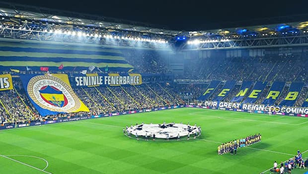 Fenerbahçe, 18 Yıl Sonra Devler Ligi'nde Roma Karşısında Sahada